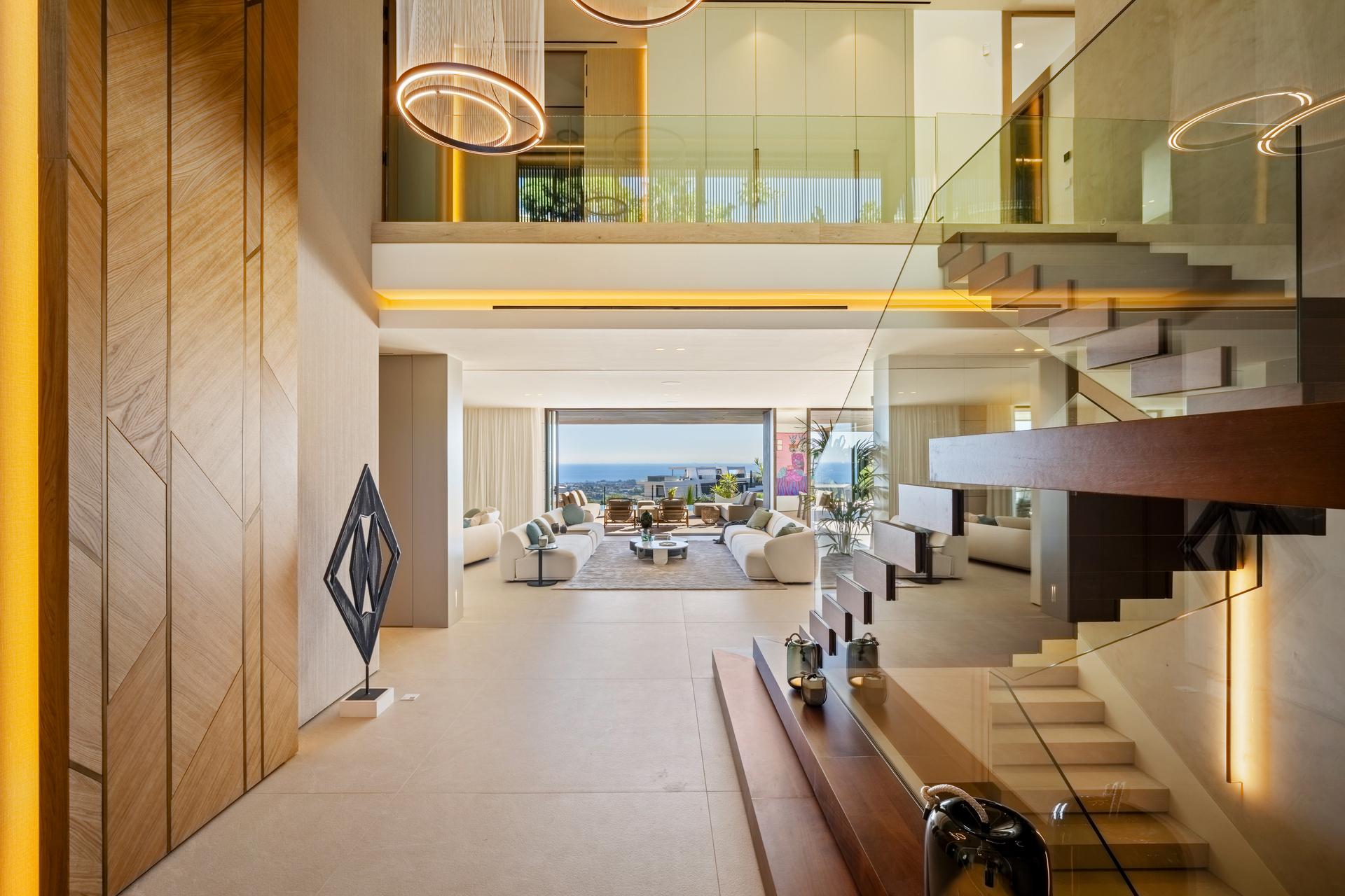 Open-plan living area with floor-to-ceiling glazing in 6-bedroom villa, La Quinta