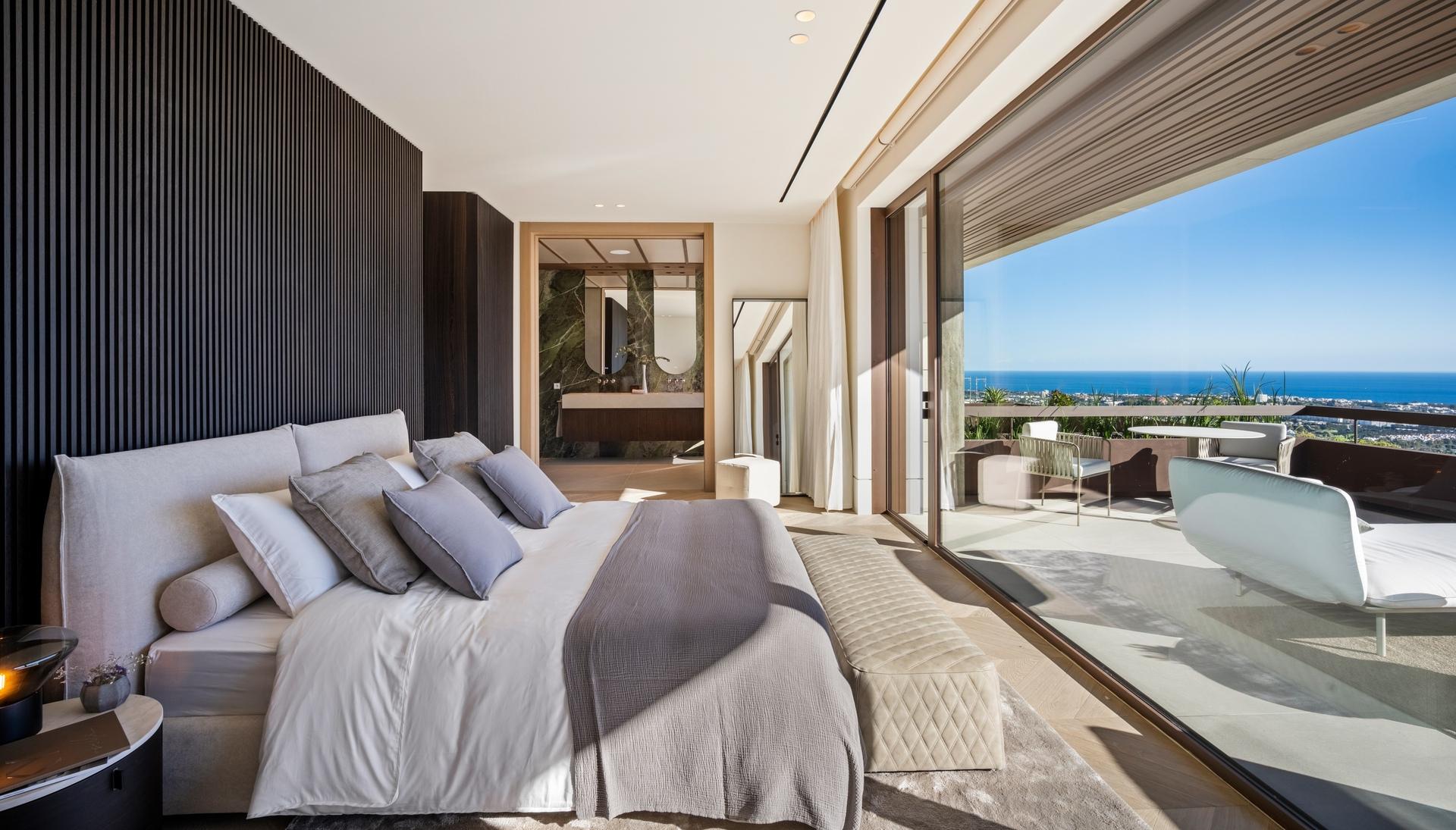 Bathroom with walk-in shower in new-build villa, La Quinta, Benahavis