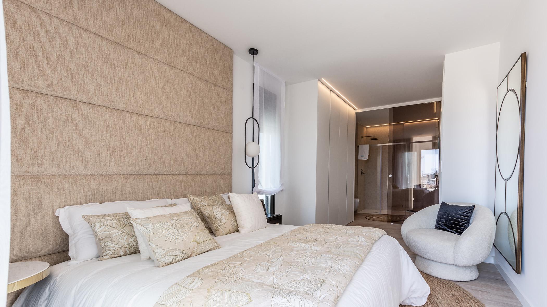 Second bathroom with shower in 4-bedroom new-build villa, Camporrosso Village, Finestrat