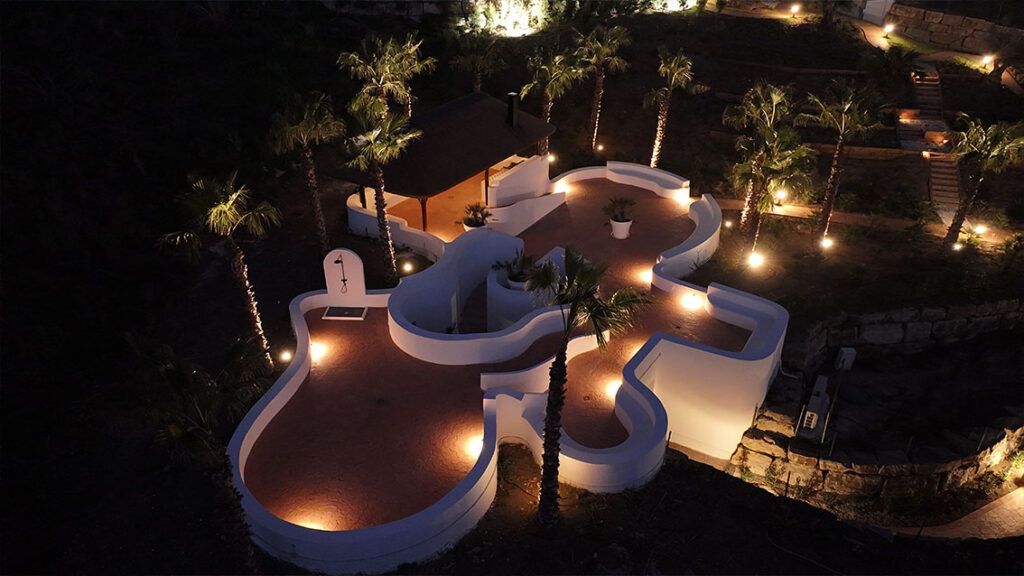 Outdoor seating on terrace of first-floor apartment, La Cerquilla, Marbella