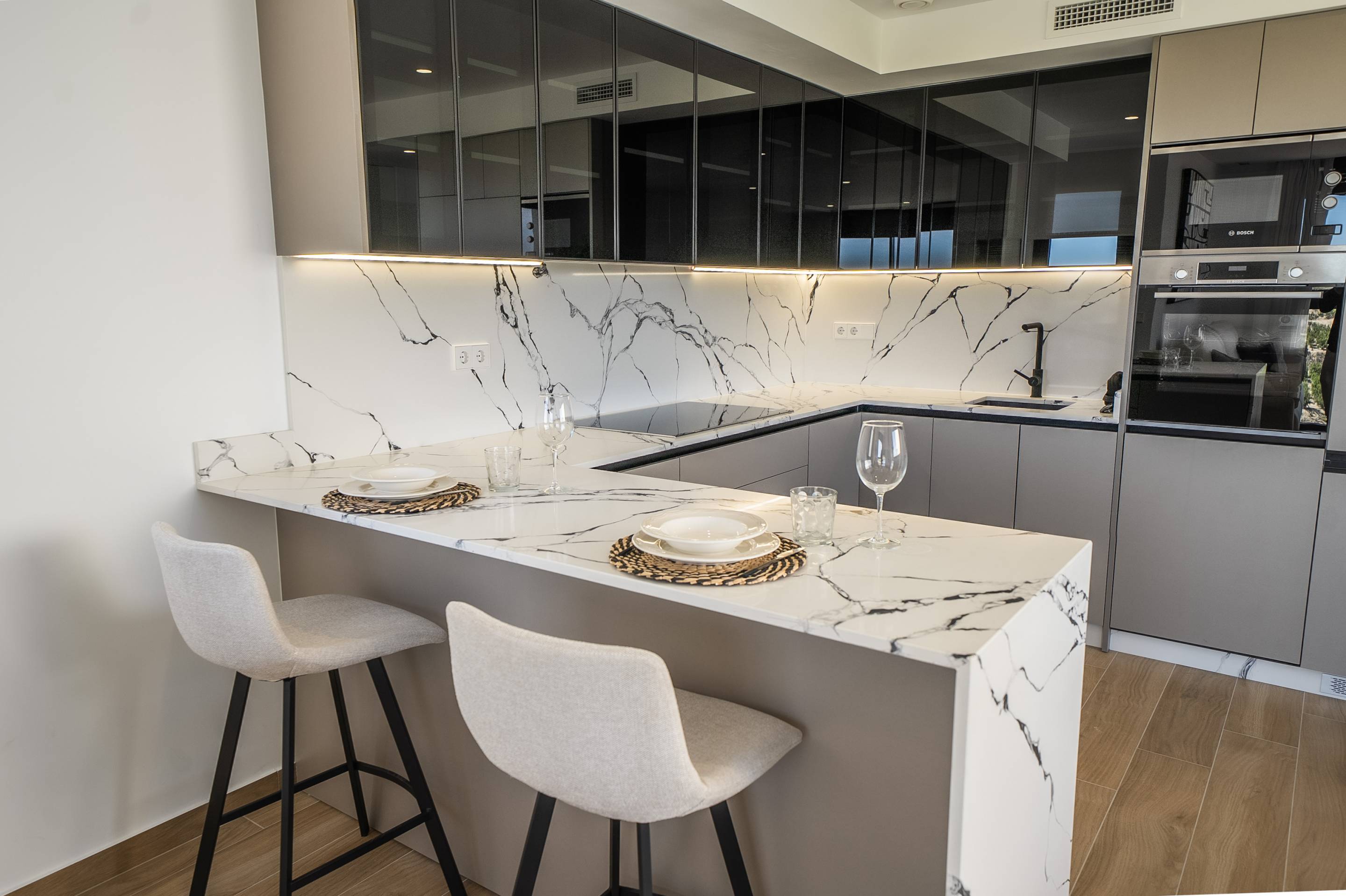 Second bathroom with vanity unit in new-build townhouse, Algorfa