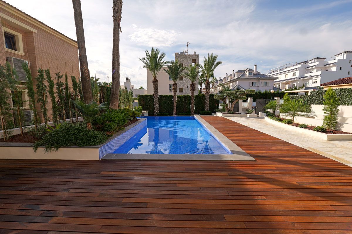 Solarium with open sky above new-build villa, La Veleta, Torrevieja