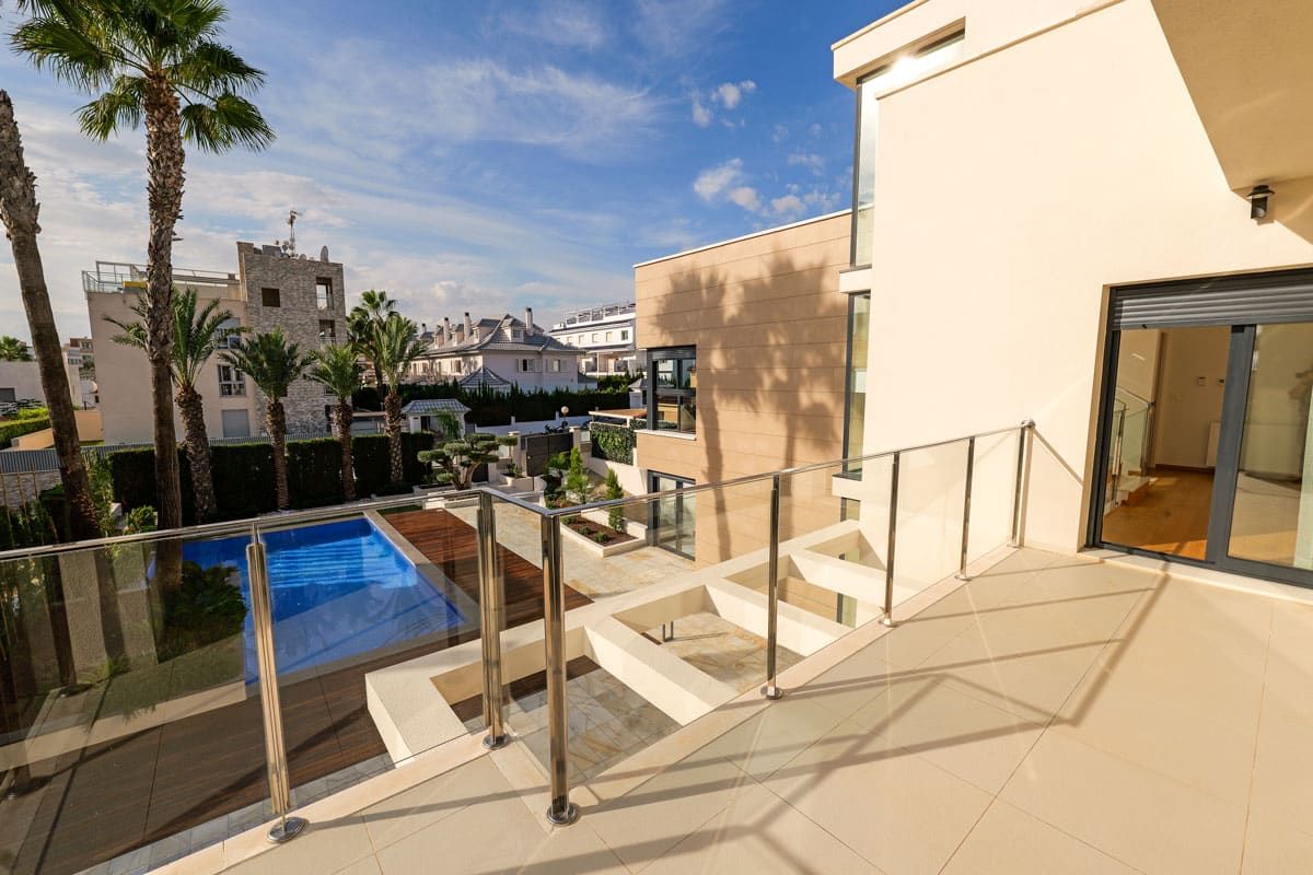 Interior flooring detail in new-build villa, La Veleta, Torrevieja
