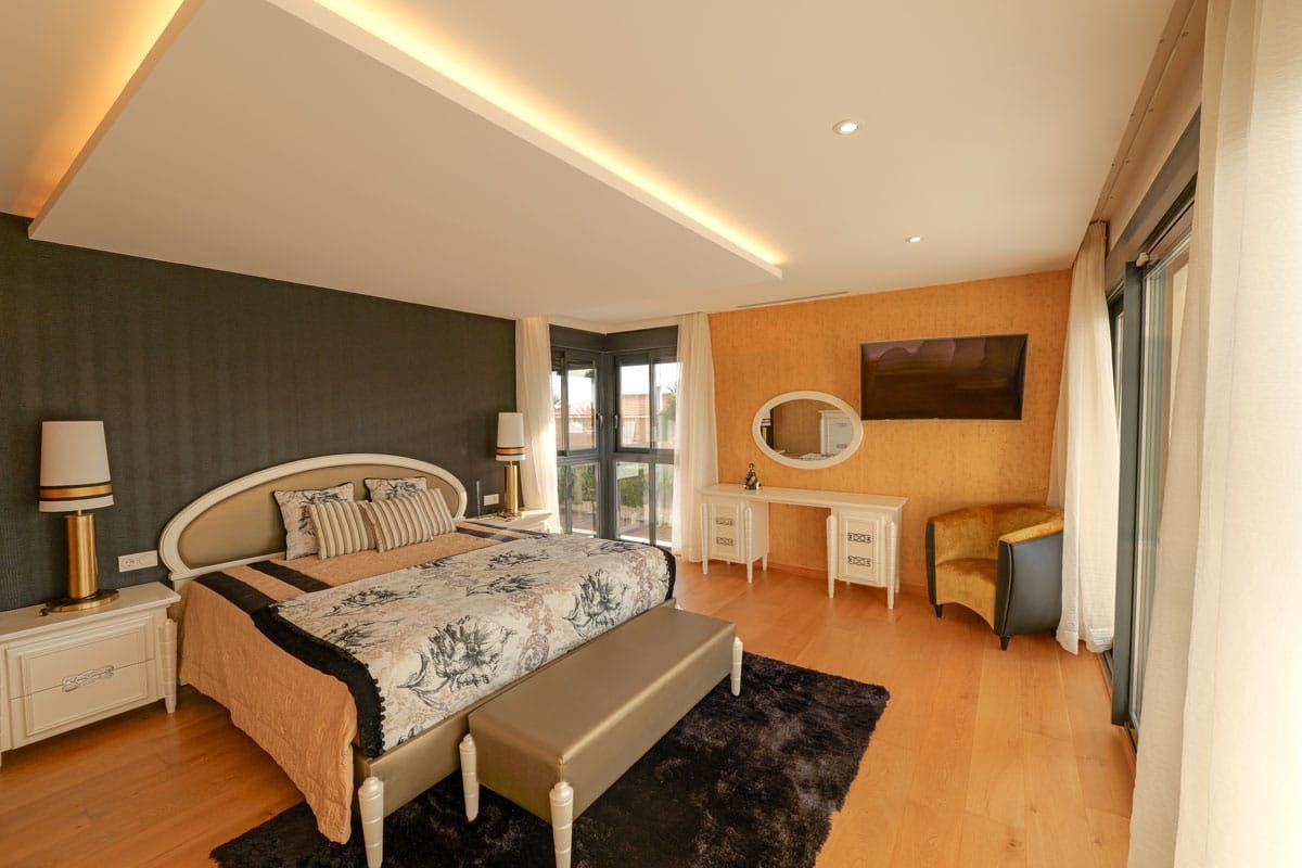 Window and natural light detail in 430m2 new-build villa, La Veleta, Torrevieja
