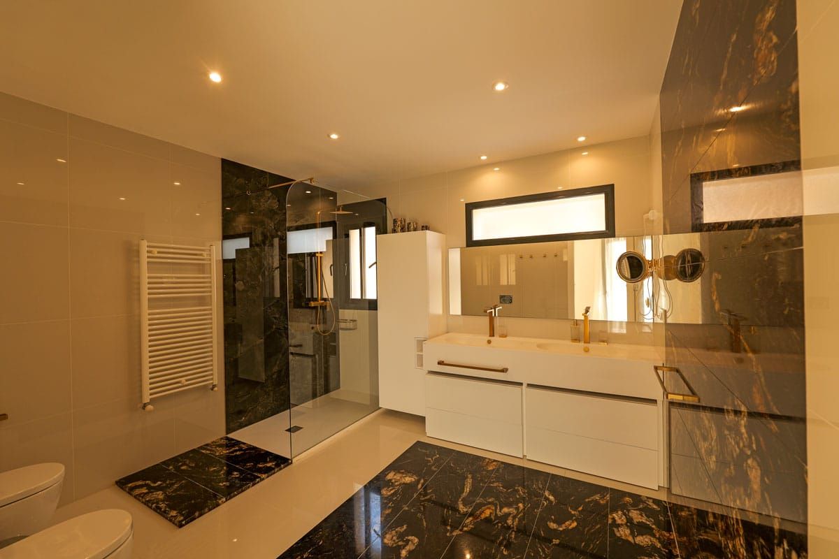 En-suite bathroom off main bedroom, new-build villa, La Veleta, Torrevieja