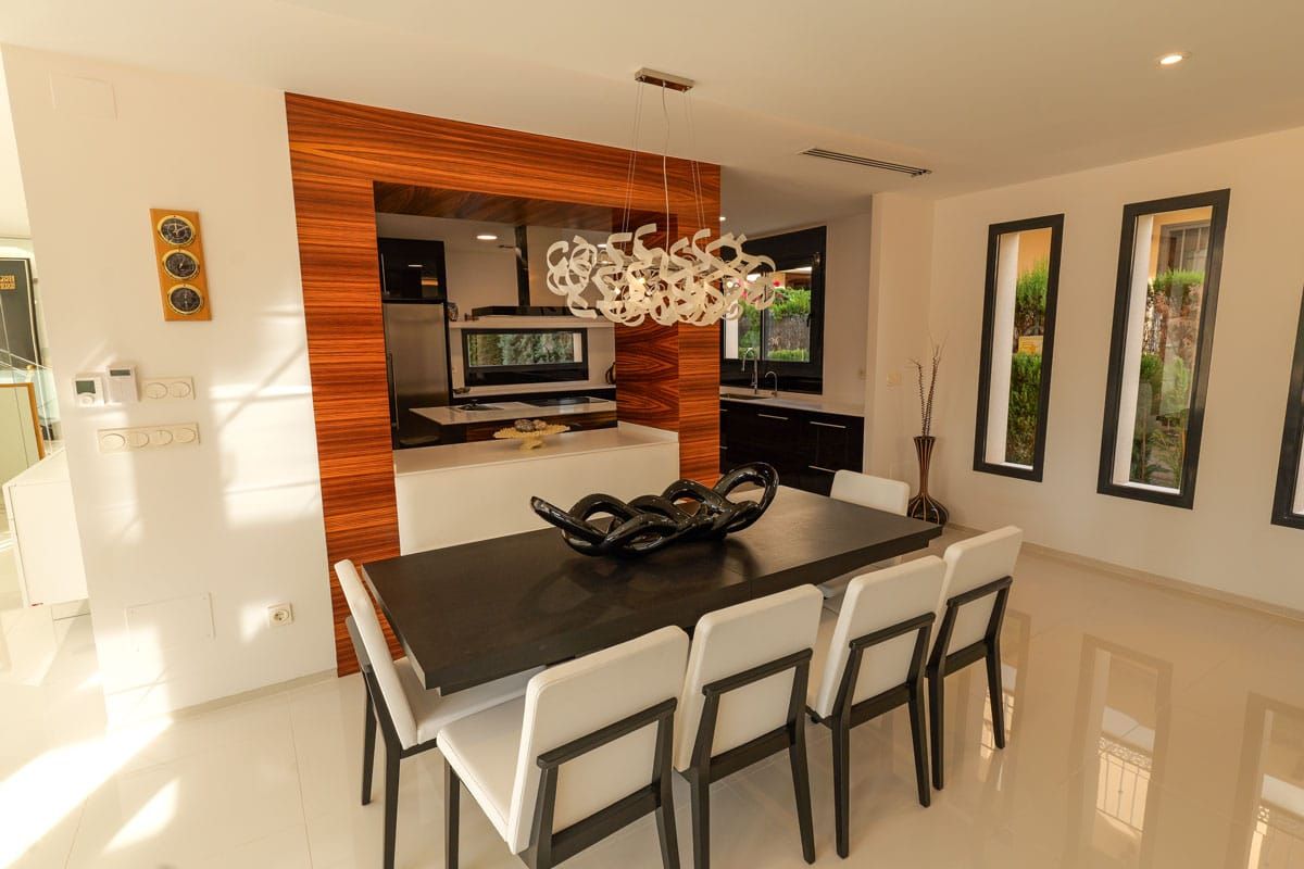 Interior room with fitted fixtures in 430m2 villa, La Veleta, Torrevieja