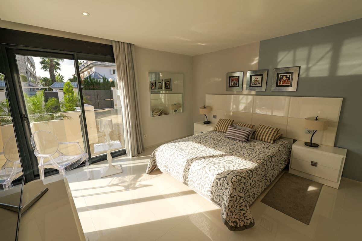 Lounge with floor-to-ceiling glazing in new-build villa, La Veleta, Torrevieja