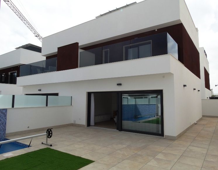 Open-plan kitchen and dining area in new-build townhouse, Zona Pueblo, Pilar De La Horadada