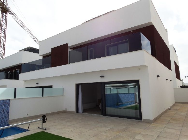 Exterior of townhouse unit with plot boundary visible, Zona Pueblo, Pilar De La Horadada