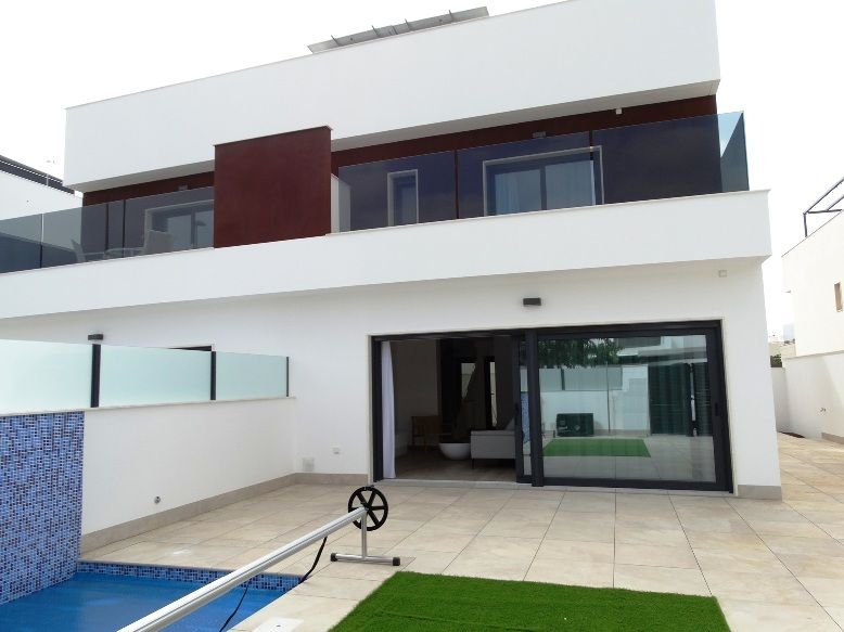 Main bedroom with built-in wardrobes in new-build townhouse, Zona Pueblo, Pilar De La Horadada