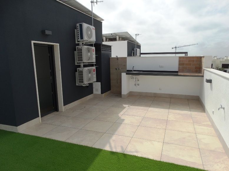Second bathroom with washbasin in 3-bedroom townhouse, Zona Pueblo, Pilar De La Horadada