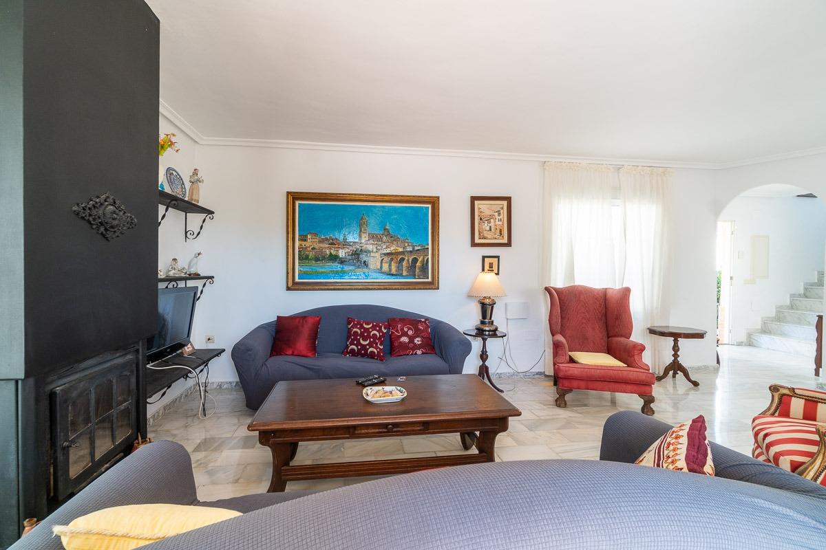 Upper-floor hallway in 4-bedroom villa, La Mata, Torrevieja