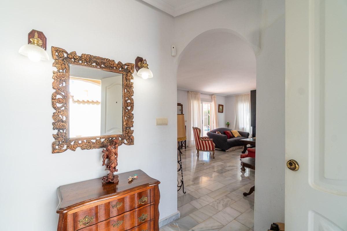 Bathroom with shower in 4-bedroom villa, La Mata, Torrevieja