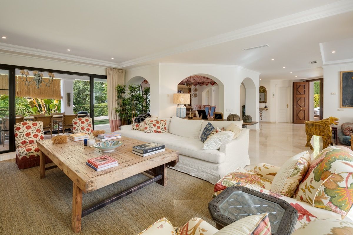 Main bedroom with large windows in new-build 4-bedroom villa, La Quinta, Benahavis
