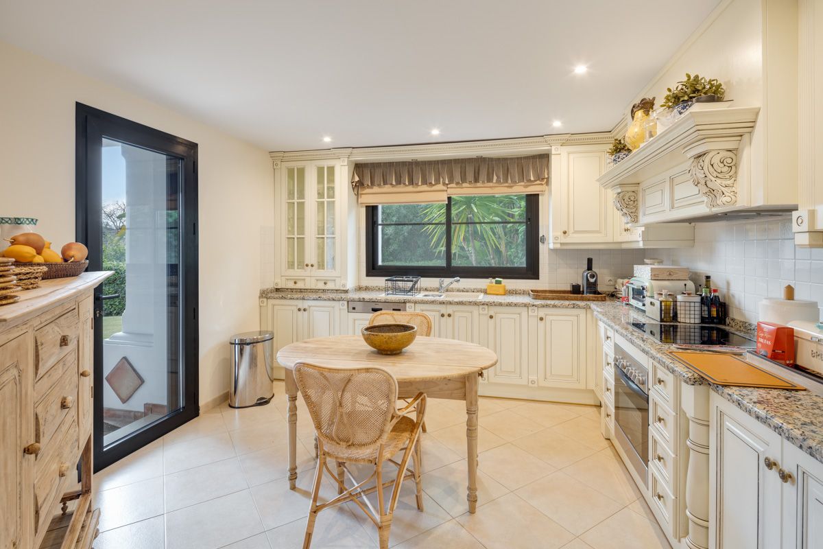 Third bedroom in new-build villa on 1,035m2 plot, La Quinta, Benahavis